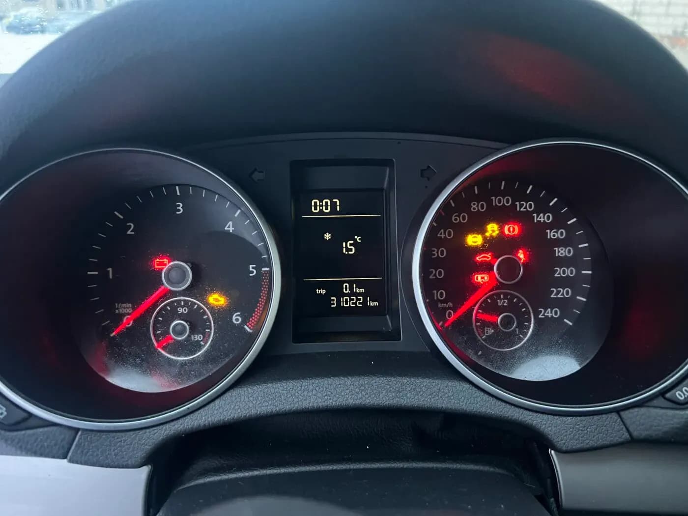 Foto izjauktais auto 1