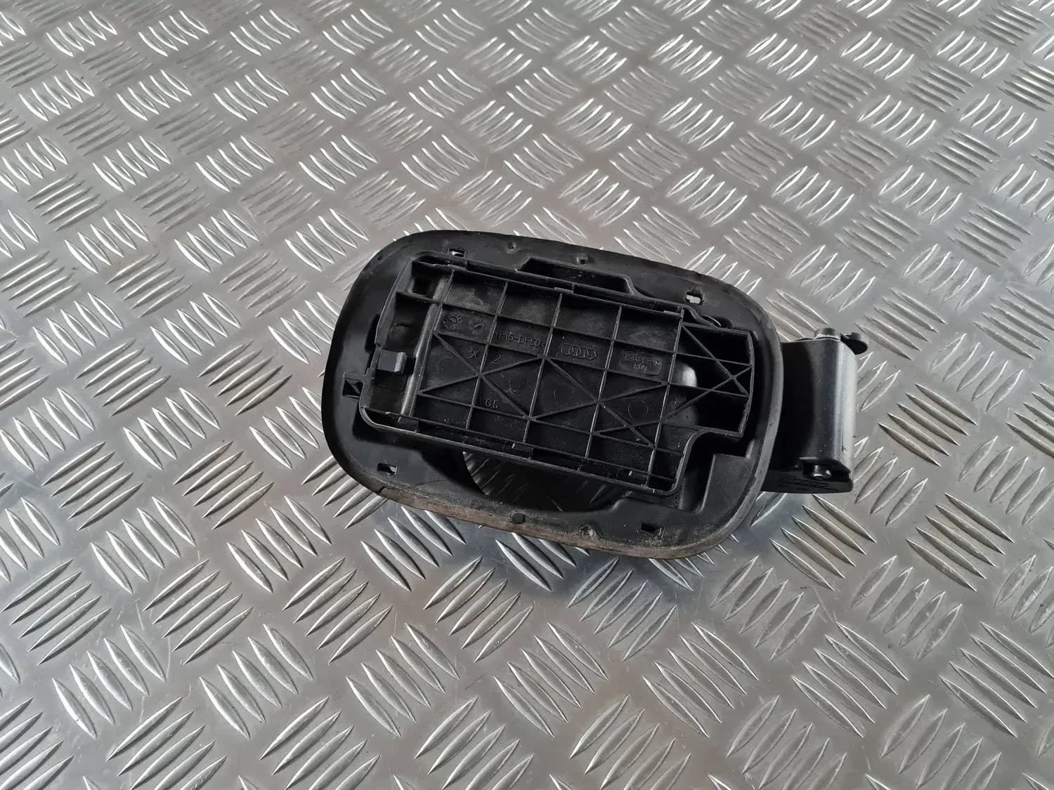 Degvielas tvertnes vāks AUDI A6 2008 - foto 1