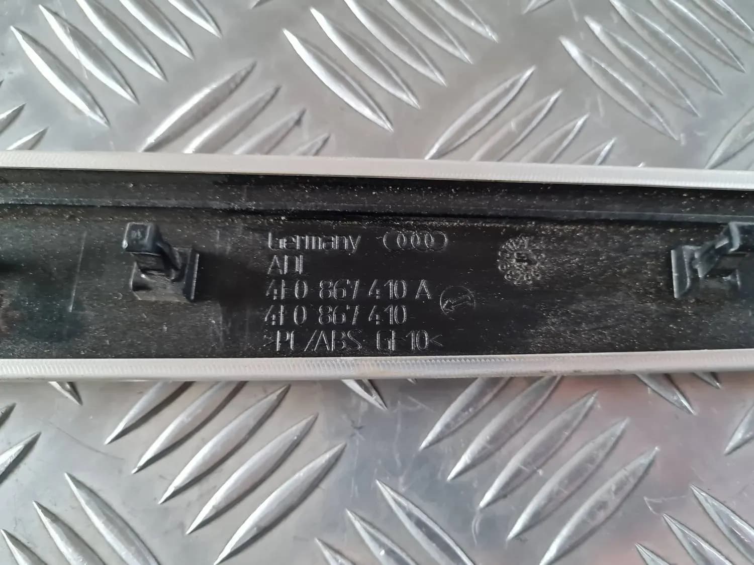 Durvju apdares uzlika AUDI A6 2008 - foto 2