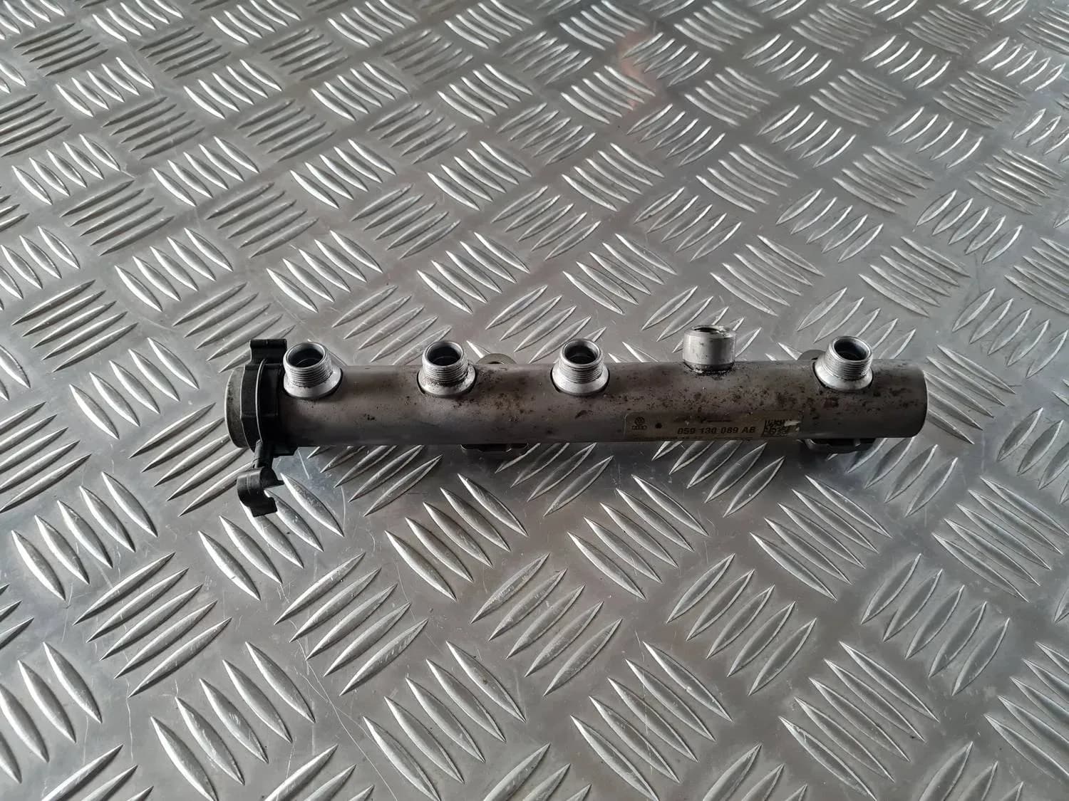 Degvielas sadales caurule AUDI A6 2008 - foto 4