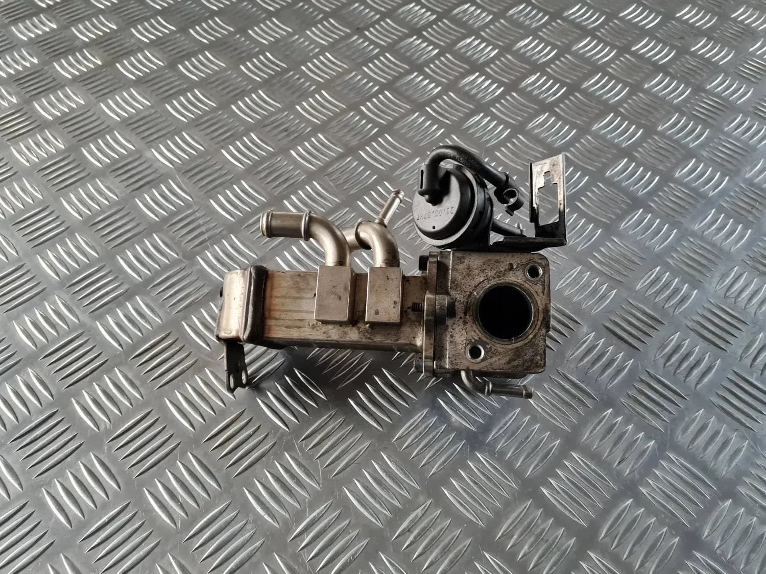 EGR vārsta dzesētājs AUDI A6 2008 - foto 2