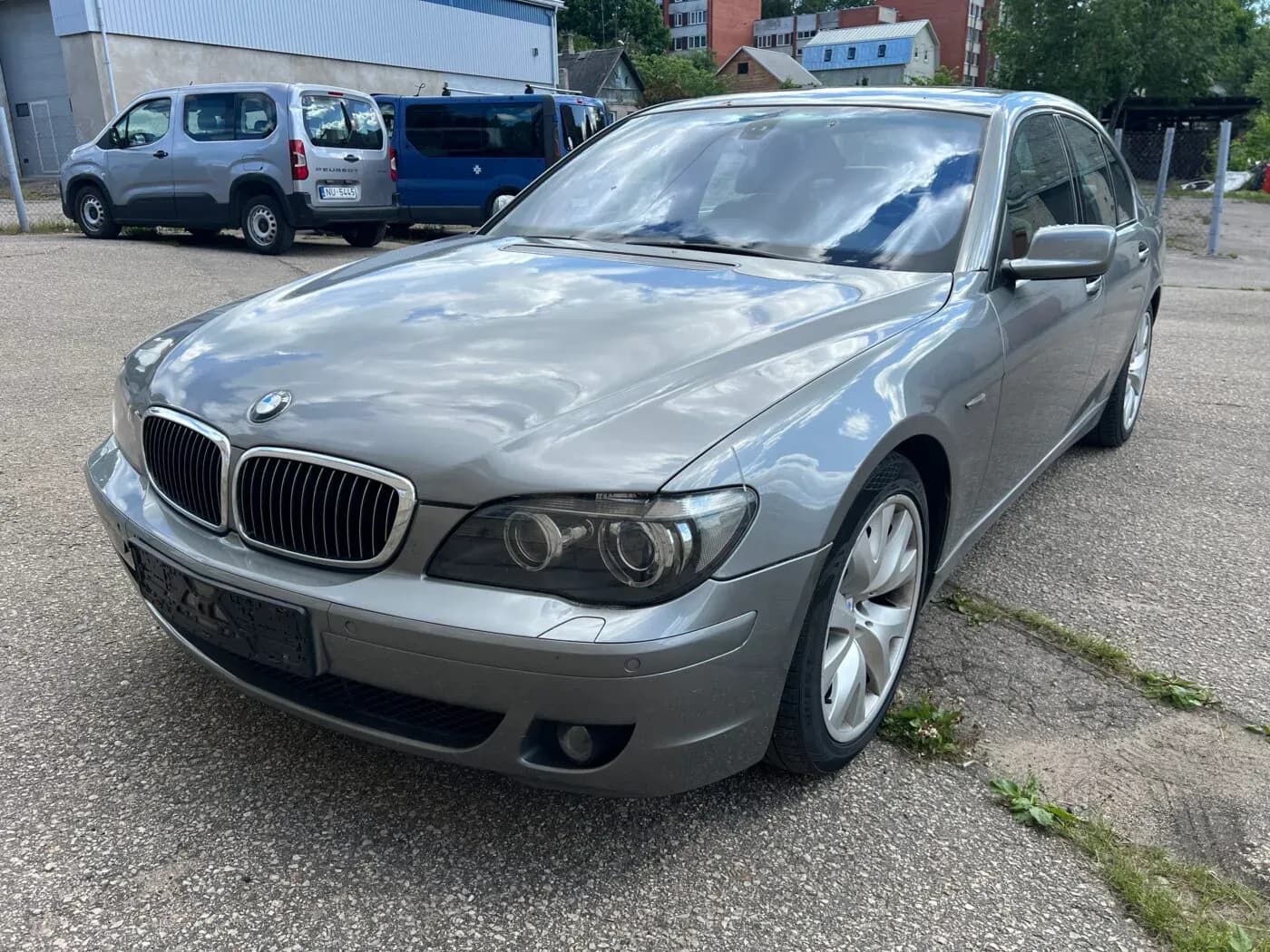 Foto izjauktais auto 3