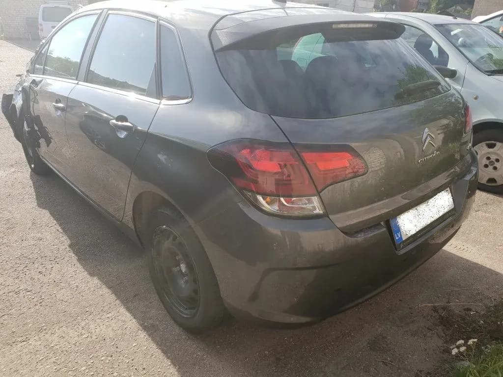 Foto izjauktais auto 3