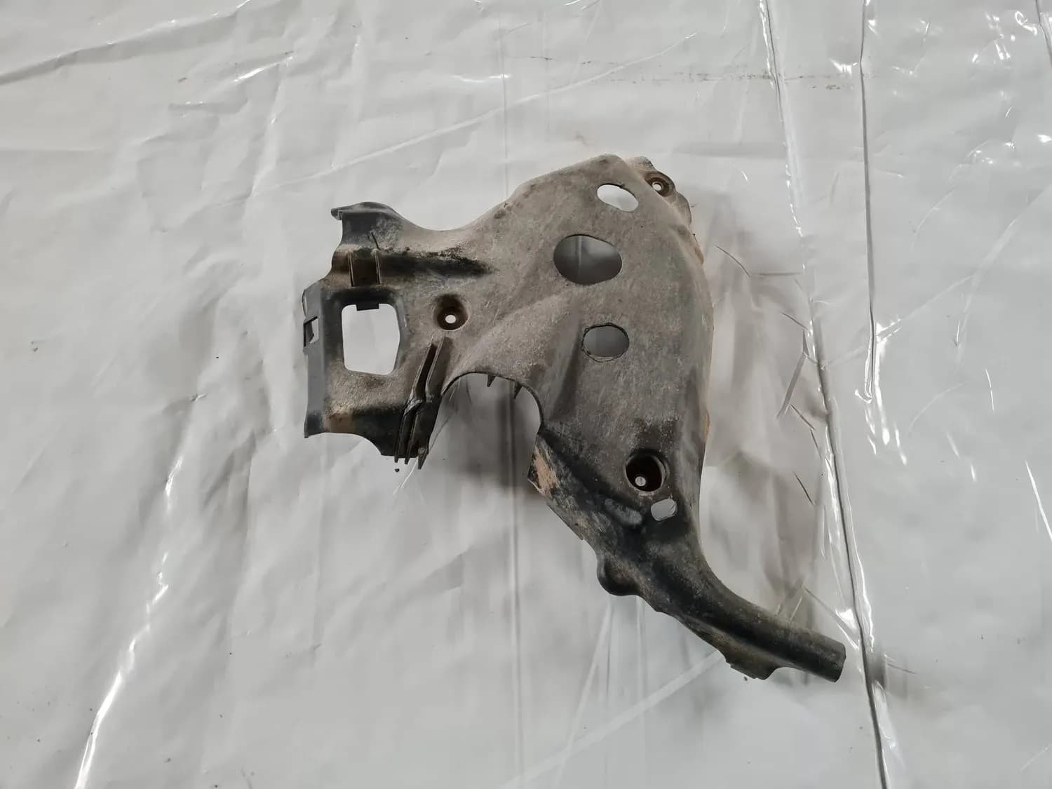 Aizmugures piekares sviras aizsargs AUDI A6 2008 - foto 1