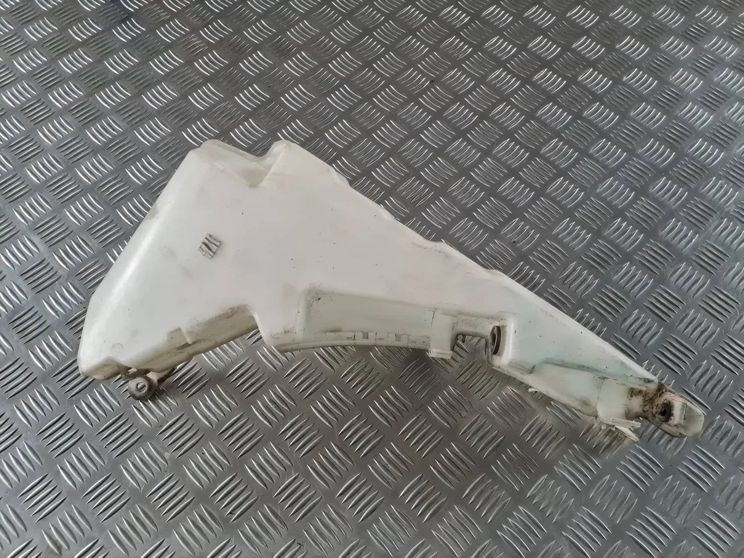 Mazgātāja šķidruma tvertne AUDI A6 2008 - foto 2