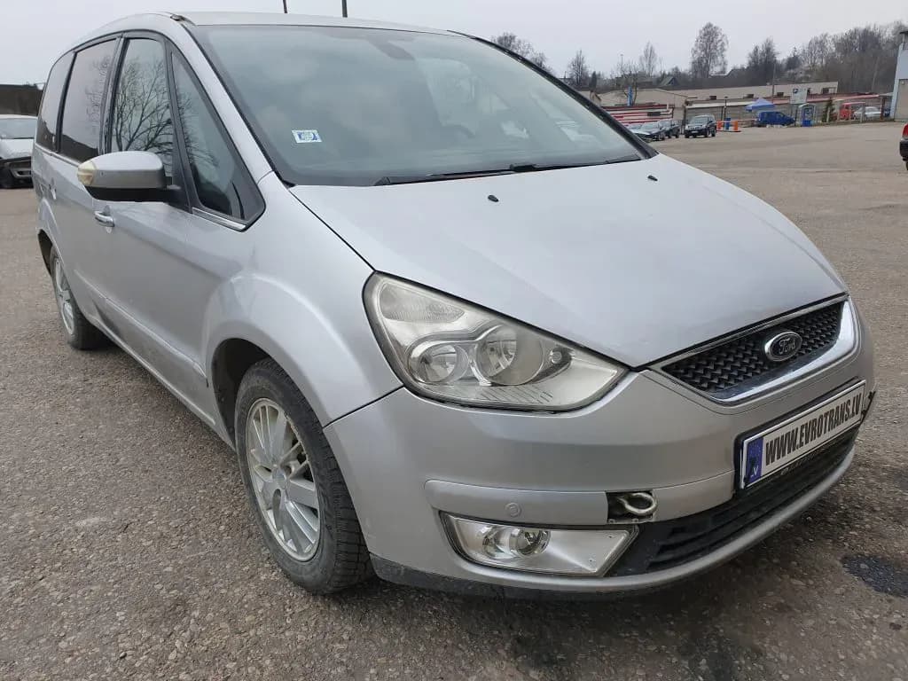 Foto izjauktais auto 2