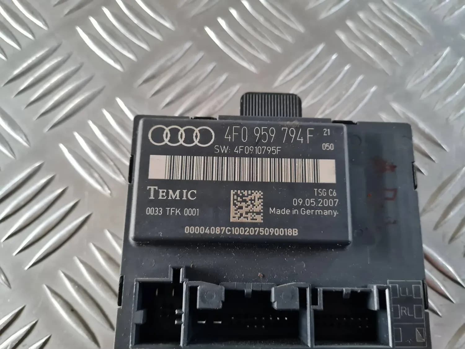 Aizmugurējo labo durvju vadības bloks AUDI A6 2008 - foto 2