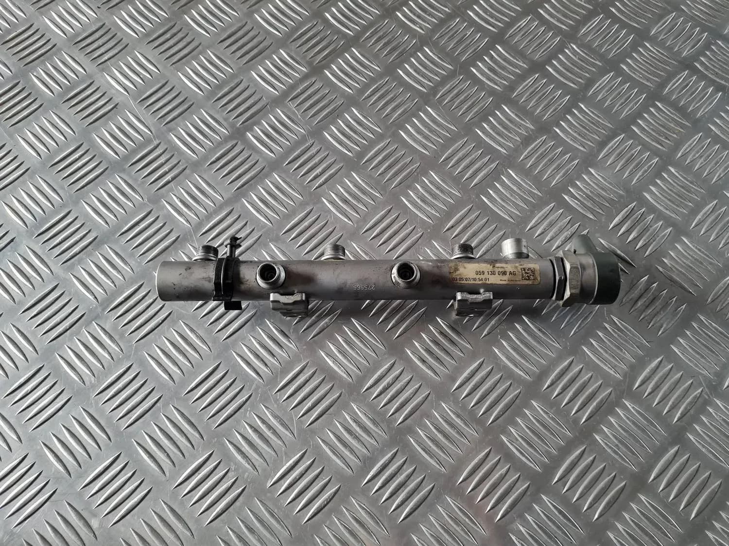 Degvielas sadales caurule AUDI A6 2008 - foto 4