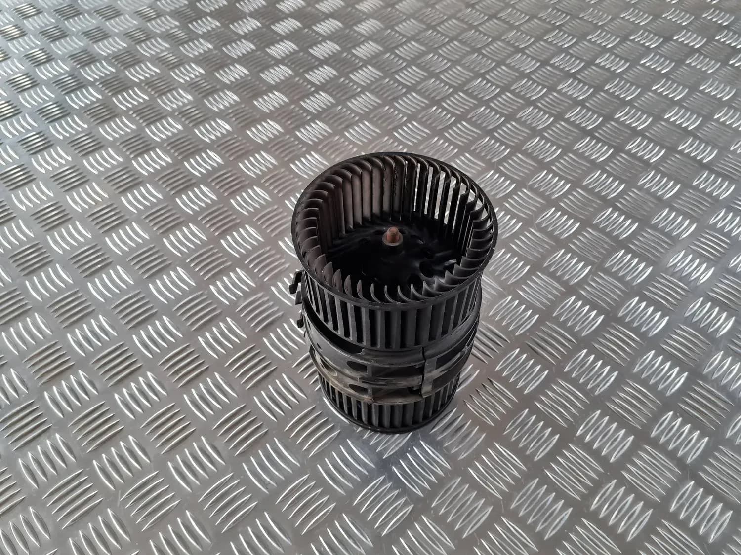 Salona ventilators RENAULT SCENIC III 2011 - foto 4