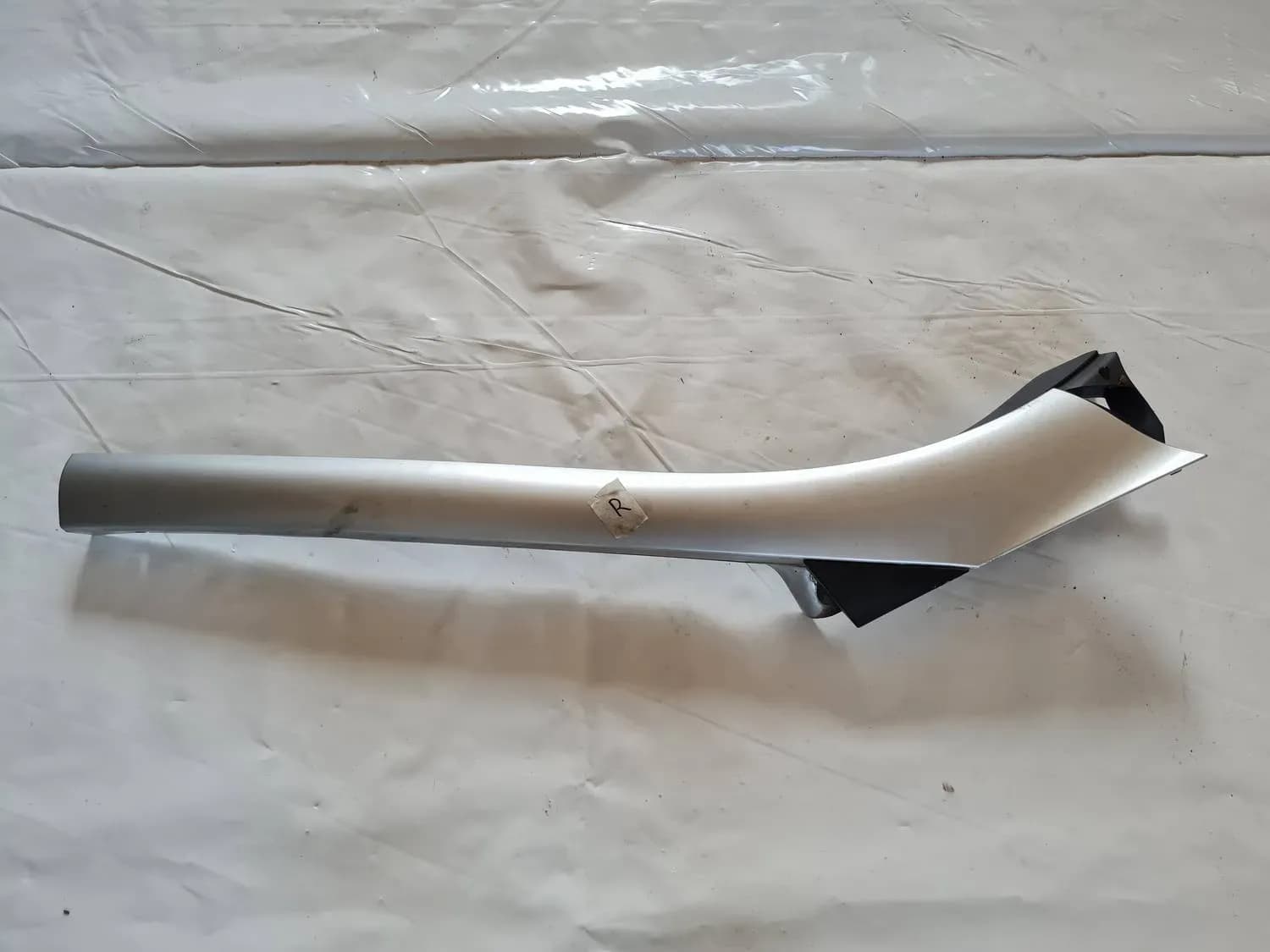 Priekšējas statnes ārēja uzlika RENAULT SCENIC III 2011