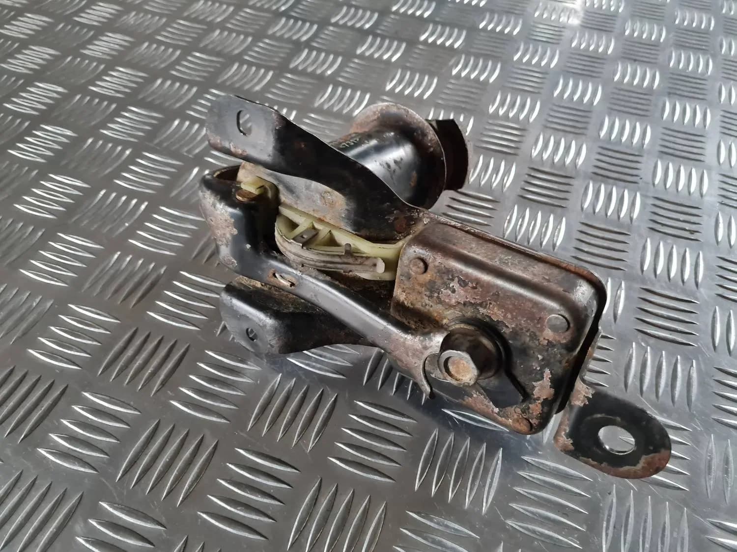 Rezerves riepas pacēlšanas mehānisms RENAULT SCENIC III 2011