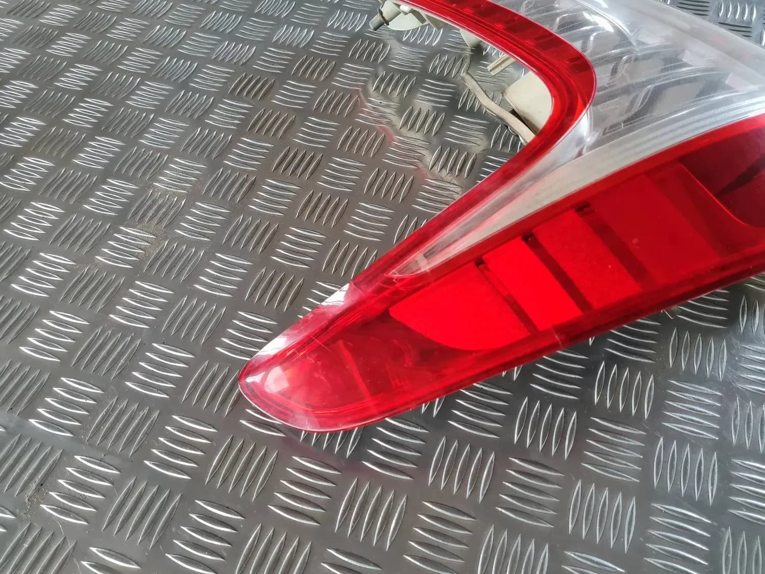 Aizmugurējais kreisais lukturis RENAULT SCENIC III 2011 - foto 4