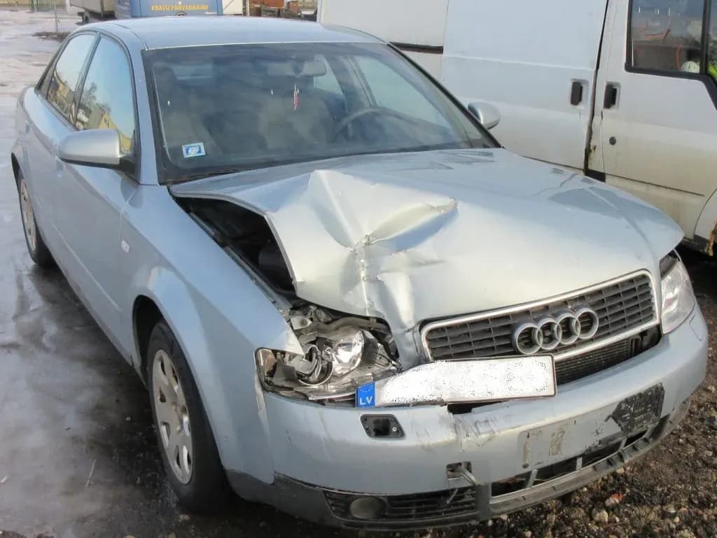 Foto izjauktais auto 2