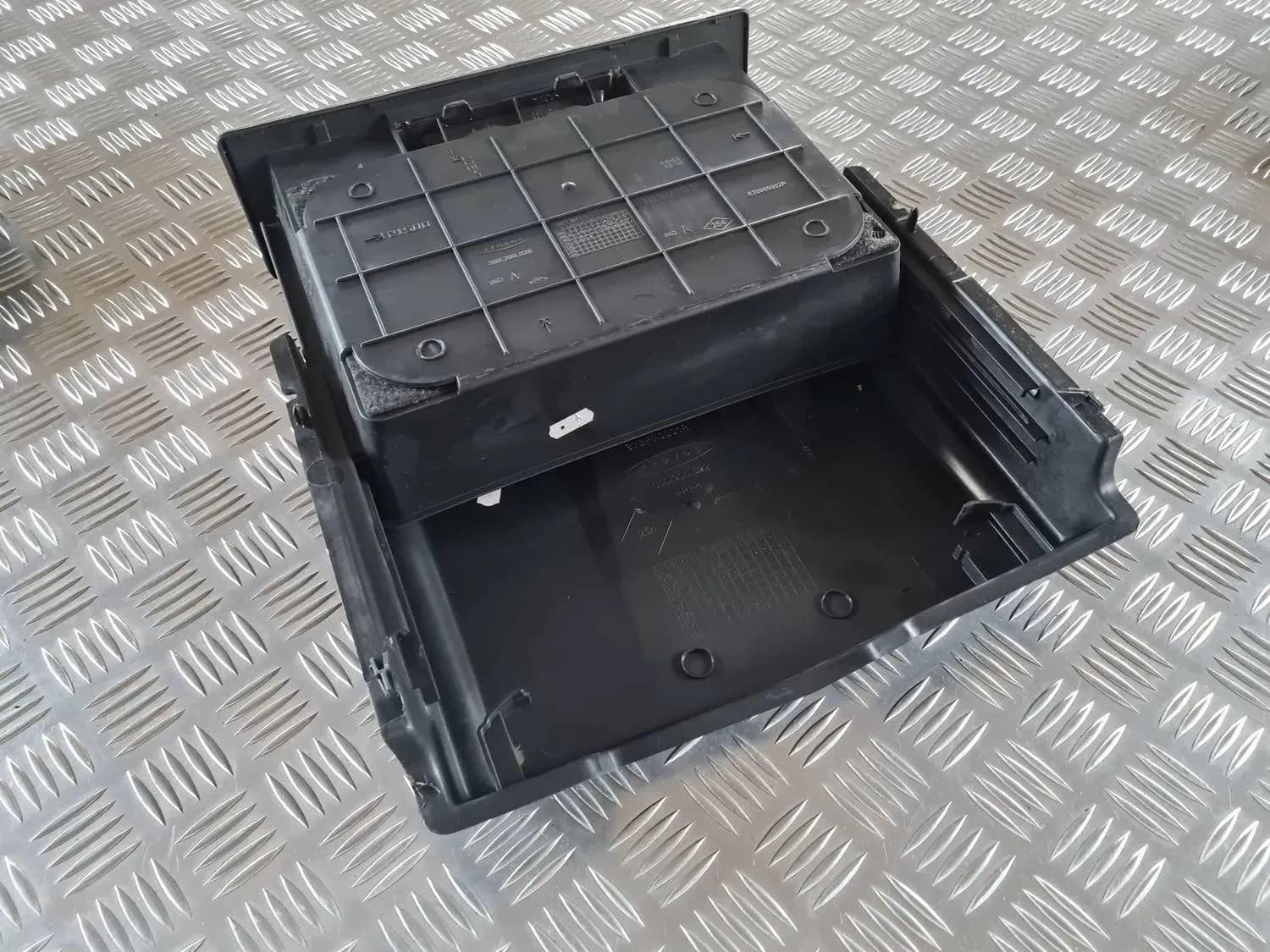 Mantu glabāšanas nodalījums gridā RENAULT SCENIC III 2011 - foto 5