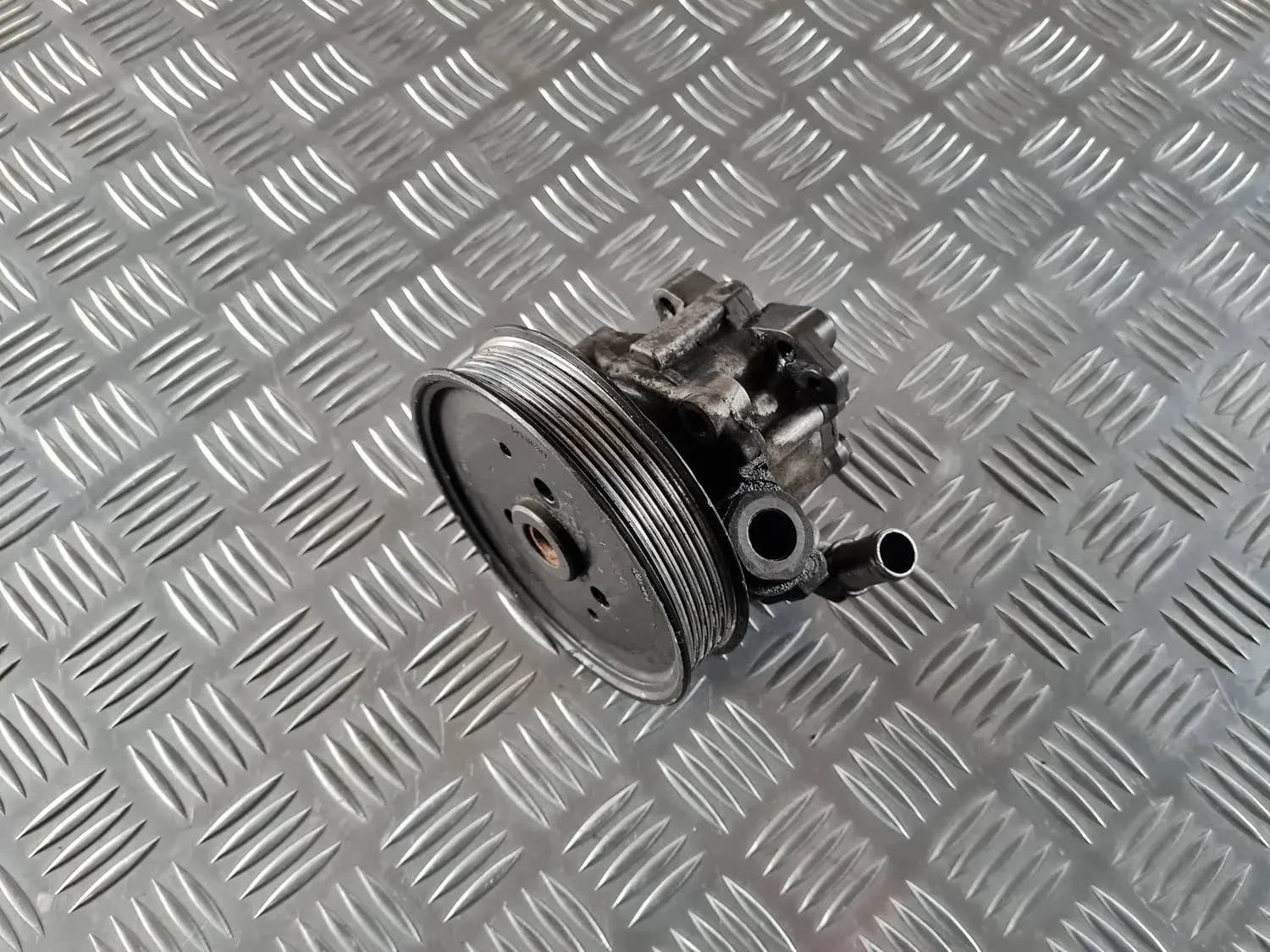 Hidrauliskais pastiprinātājs AUDI A6 2008