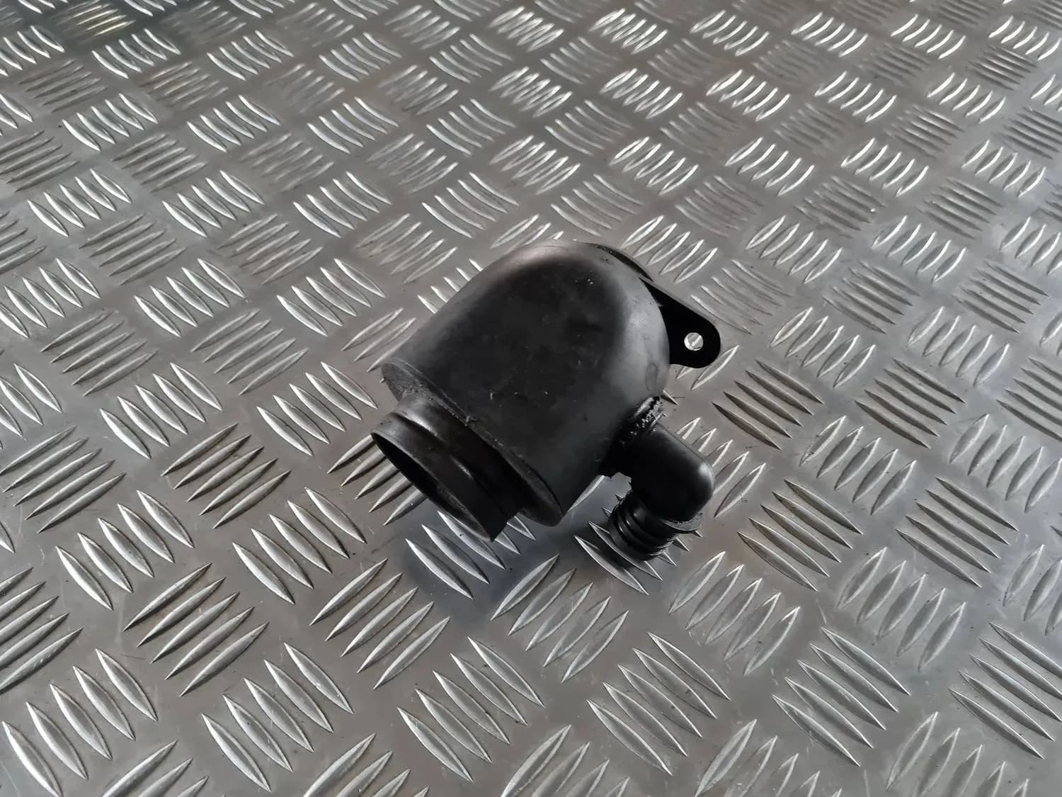 Gaisa filtra rezonators AUDI A6 2008