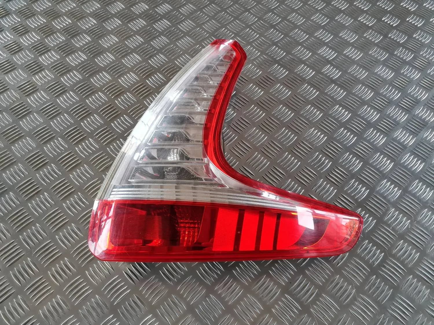 Aizmugurējais labais lukturis RENAULT SCENIC III 2011 - foto 1