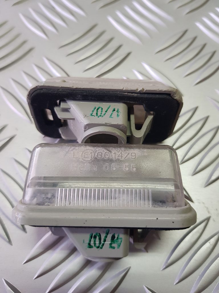 Numura zīmes apgaismojums priekš TOYOTA AVENSIS 2008 1 Numura zīmes apgaismojums priekš TOYOTA AVENSIS 2008