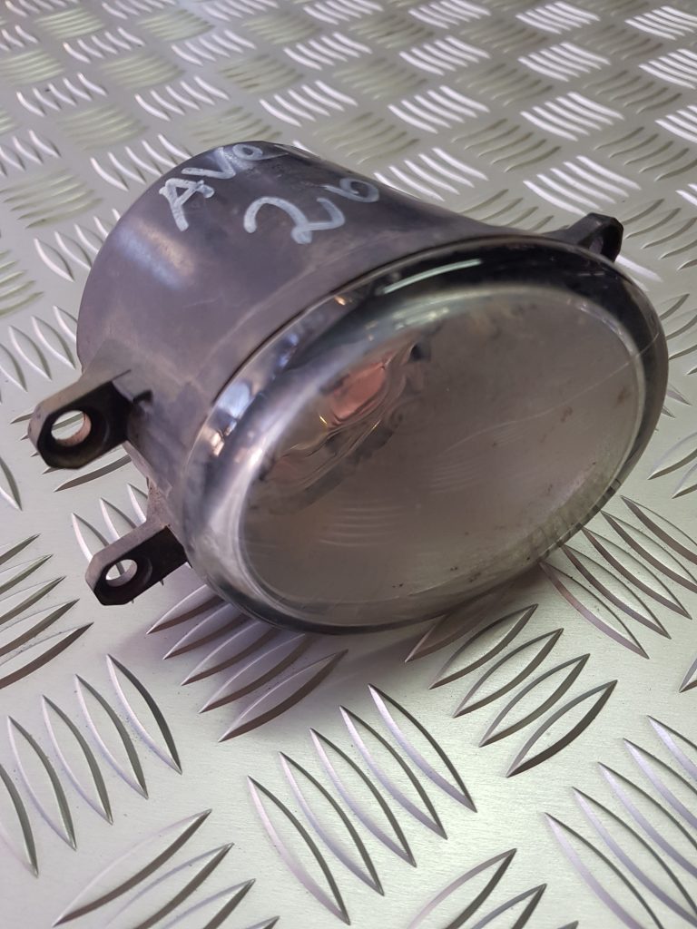 Miglas lukturis priekšā labajā pusē priekš TOYOTA AVENSIS 2008 2 Miglas lukturis priekšā labajā pusē priekš TOYOTA AVENSIS 2008