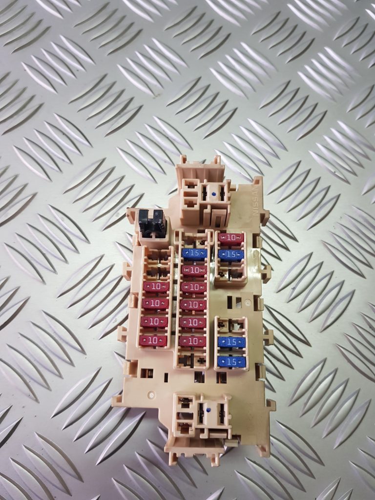 Drošinātāju bloks priekš NISSAN X-TRAIL 2008 1 Drošinātāju bloks priekš NISSAN X-TRAIL 2008