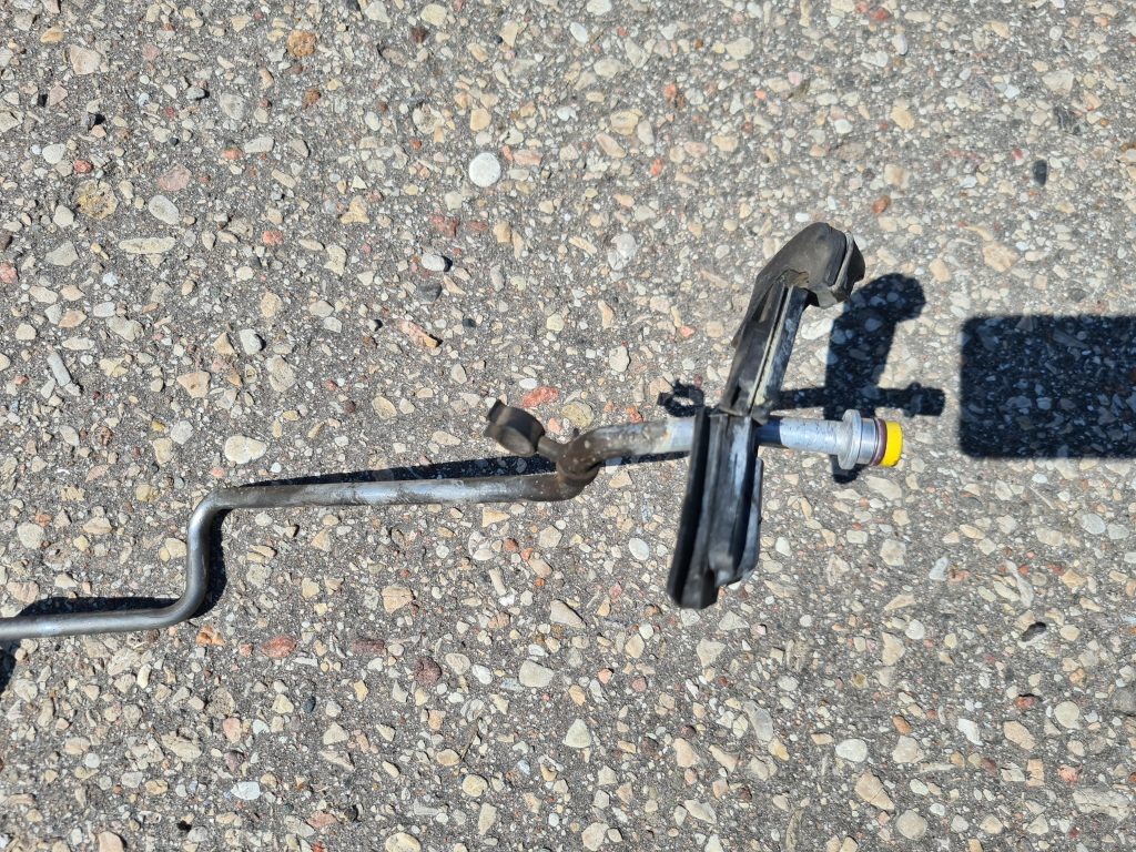 Gaisa kondicioniera galvenā caurule priekš BMW 520D E60 2006 ENG. 2 Gaisa kondicioniera galvenā caurule priekš BMW 520D E60 2006 ENG.