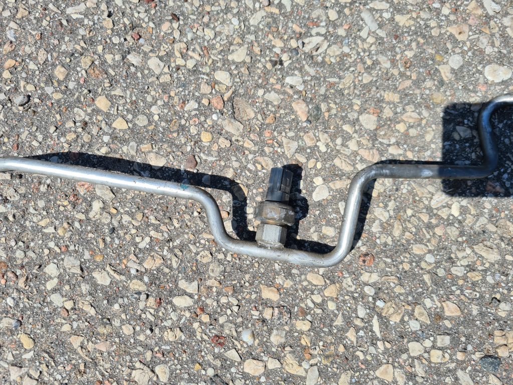 Gaisa kondicioniera galvenā caurule priekš BMW 520D E60 2006 ENG. 4 Gaisa kondicioniera galvenā caurule priekš BMW 520D E60 2006 ENG.