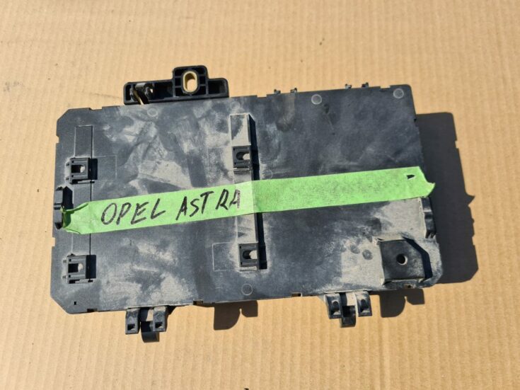 Drošinātāju relejas kaste priekš OPEL ASTRA H 2005 GREEN 1
