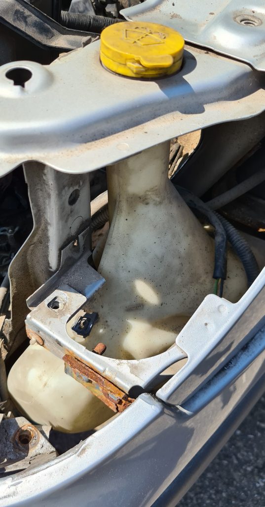 Mazgātāja šķidruma tvertne priekš SAAB 9-5 1999 1 Mazgātāja šķidruma tvertne priekš SAAB 9-5 1999