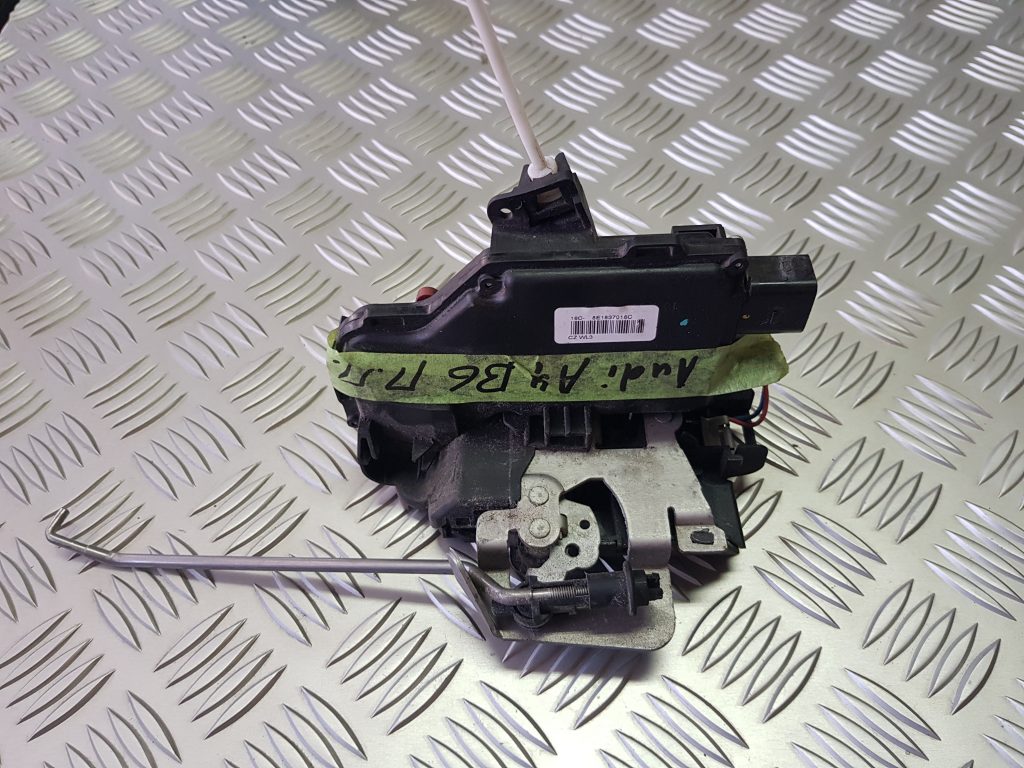 Priekšējo labo durvju slēdzene priekš AUDI A4 AVANT 2004 1 Priekšējo labo durvju slēdzene priekš AUDI A4 AVANT 2004