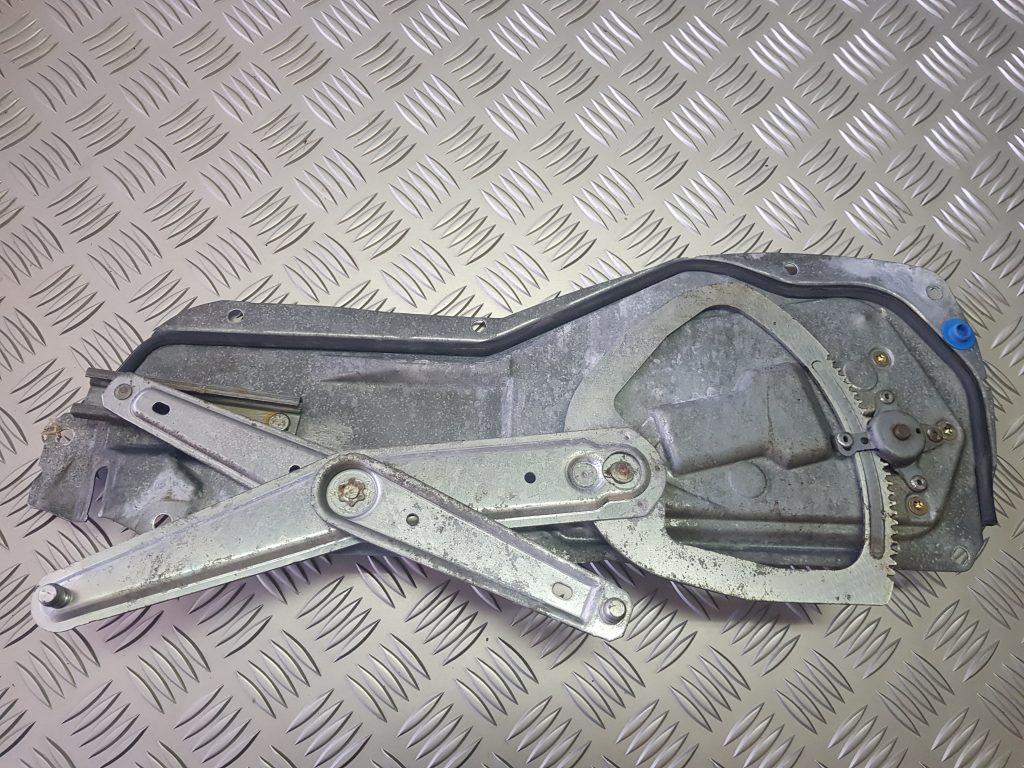 Stikla pacelšanas mehānisms aizmugurējais kreisais priekš VOLVO V70 1997 2 Stikla pacelšanas mehānisms aizmugurējais kreisais priekš VOLVO V70 1997