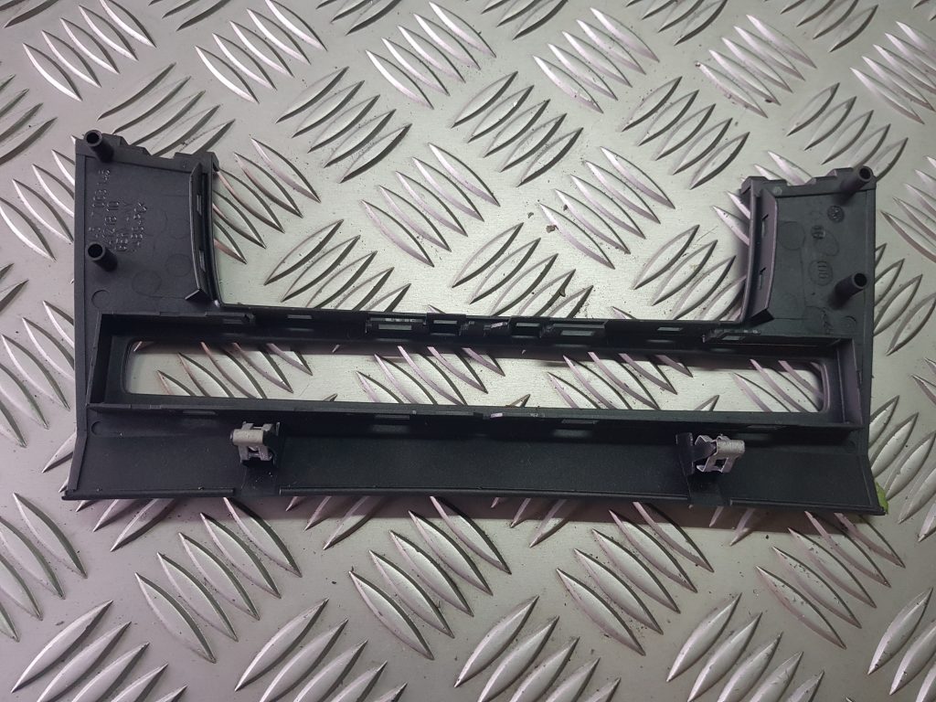 Mērinstrumentu paneļa dekoratīvā uzlika priekš BMW 525 E60 2006 BLACK 2 Mērinstrumentu paneļa dekoratīvā uzlika priekš BMW 525 E60 2006 BLACK