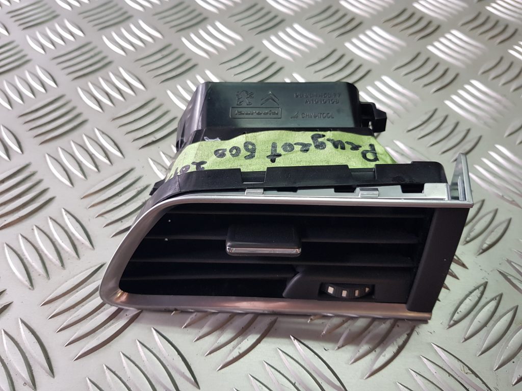 Mērinstrumentu paneļa gaisa vads, pa labi priekš PEUGEOT 508 2012 1 Mērinstrumentu paneļa gaisa vads, pa labi priekš PEUGEOT 508 2012