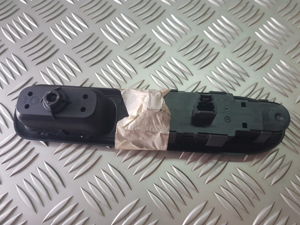 Šofera durvju slēdža pogas priekš PEUGEOT 407 2004 2 Šofera durvju slēdža pogas priekš PEUGEOT 407 2004