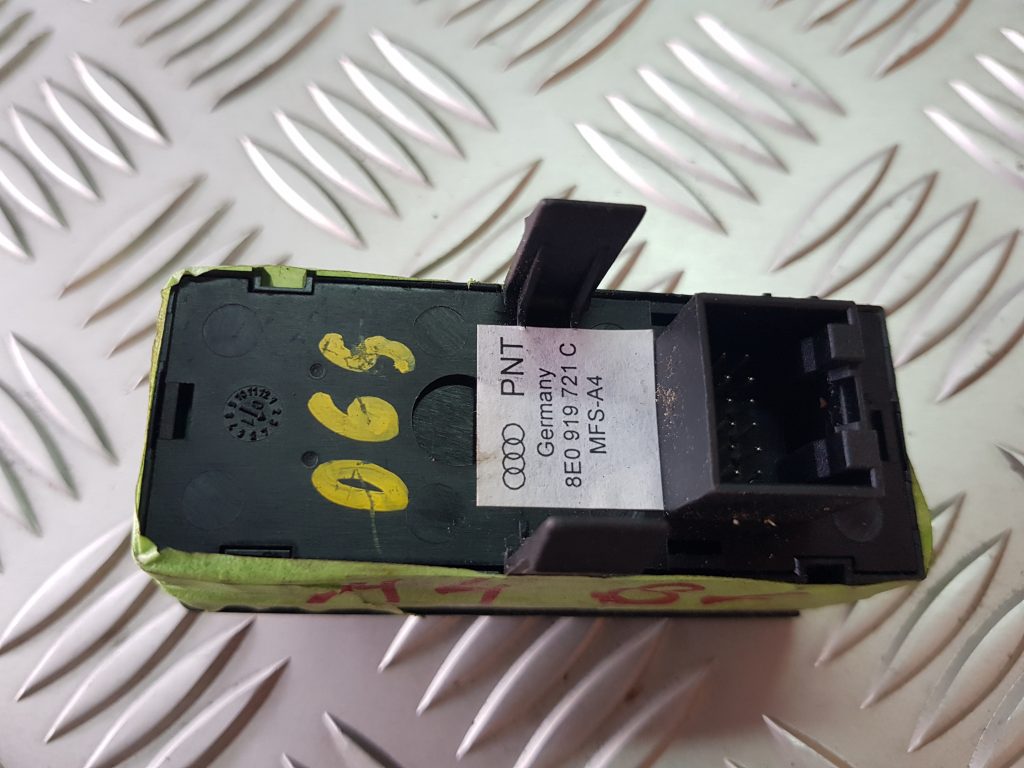 Multimēdijas vadības bloks priekš AUDI A4 AVANT 2004 2 Multimēdijas vadības bloks priekš AUDI A4 AVANT 2004