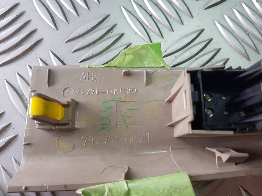 Stikla pacelšanas poga priekš TOYOTA HILUX 2009 2 Stikla pacelšanas poga priekš TOYOTA HILUX 2009