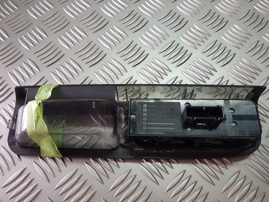 Šofera durvju slēdža pogas priekš VOLVO S40 2004 Grey 2 Šofera durvju slēdža pogas priekš VOLVO S40 2004 Grey