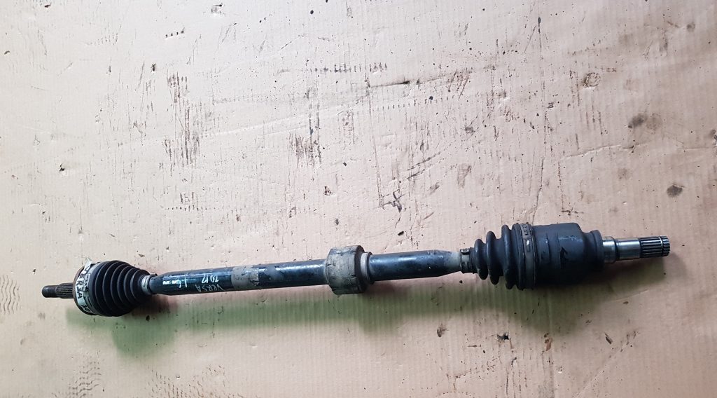 Pusass priekšēja labā priekš TOYOTA VERSO 2012 1 Pusass priekšēja labā priekš TOYOTA VERSO 2012