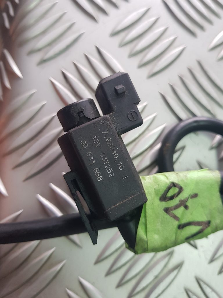 Solenoīda vakuuma vārsts priekš VOLVO V70 2002 SILVER 2 Solenoīda vakuuma vārsts priekš VOLVO V70 2002 SILVER