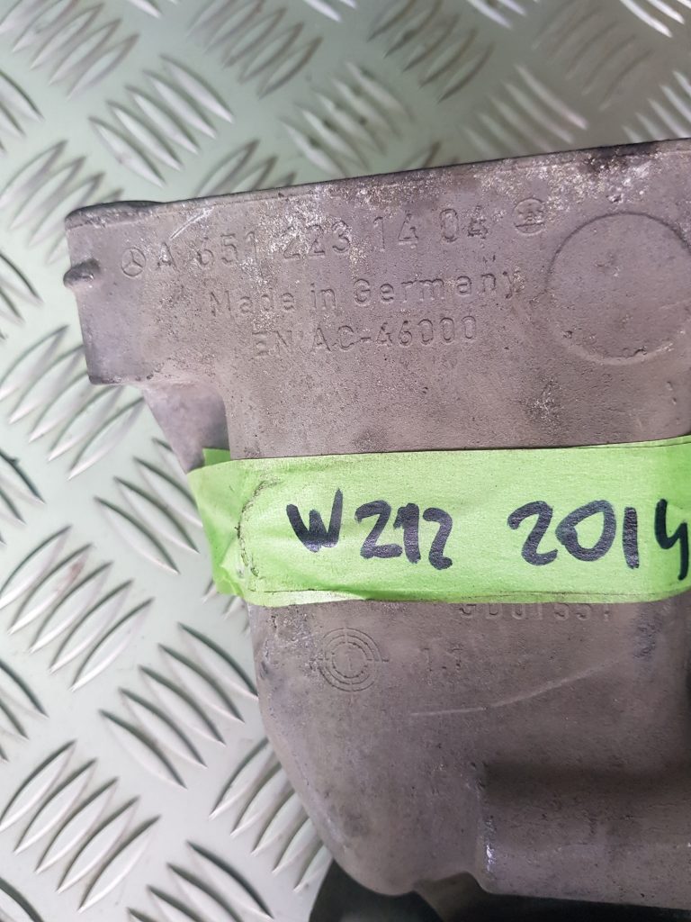 Dzinēja kronšteins priekš MERCEDES BENZ E250 W212 2014 2 Dzinēja kronšteins priekš MERCEDES BENZ E250 W212 2014