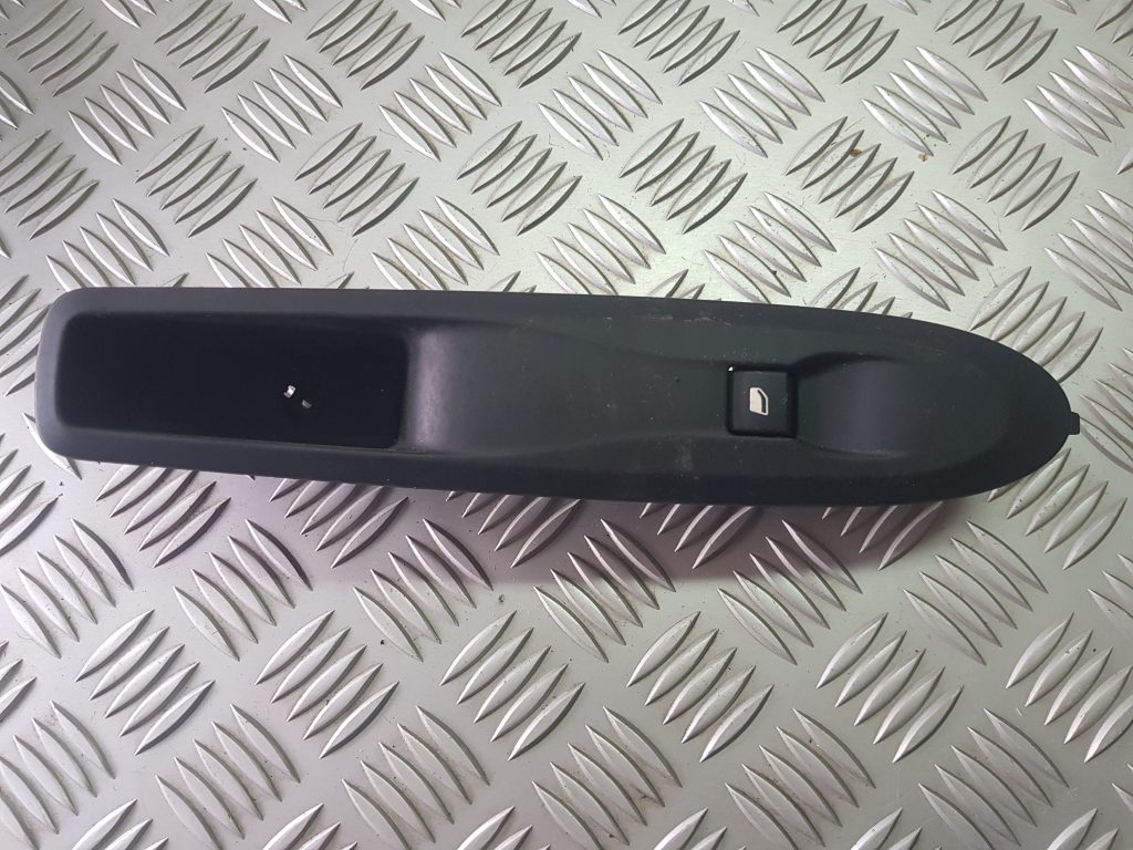 Stikla pacelšanas poga priekš CITROEN C4 2018 1 Stikla pacelšanas poga priekš CITROEN C4 2018