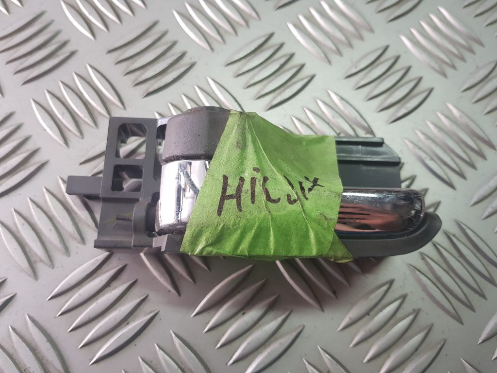 Salona durvju rokturis, priekšējais kreisais priekš TOYOTA HILUX 2009 1 Salona durvju rokturis, priekšējais kreisais priekš TOYOTA HILUX 2009