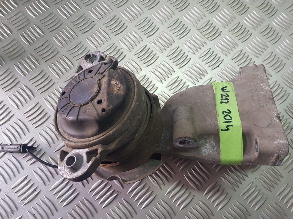 Dzinēja kronšteins priekš MERCEDES BENZ E250 W212 2014 1 Dzinēja kronšteins priekš MERCEDES BENZ E250 W212 2014