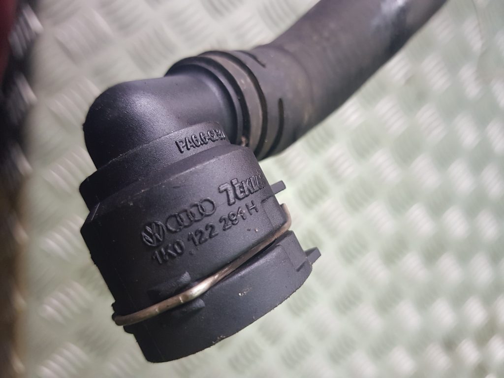 Dzesēšanas caurule priekš VW PASSAT B6 2006 ANGL. UNIVERSAL 2 Dzesēšanas caurule priekš VW PASSAT B6 2006 ANGL. UNIVERSAL