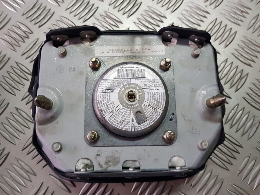 Stūres drošības spilvens priekš VW PASSAT 2000 BLUE 2 Stūres drošības spilvens priekš VW PASSAT 2000 BLUE