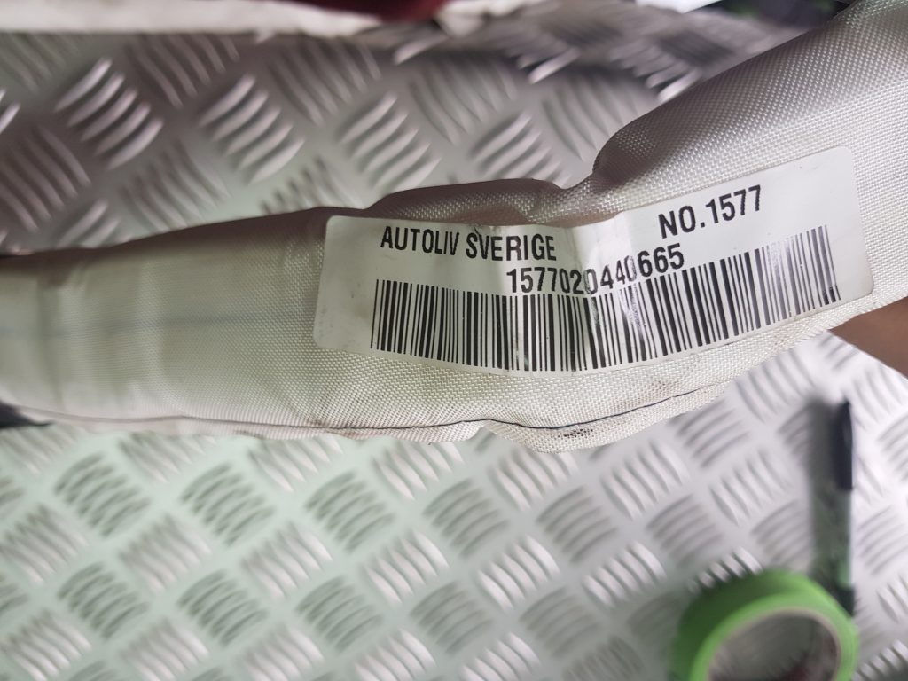 Griestu drošības spilvens, pa kreisi priekš VOLVO V70 2002 SILVER 3 Griestu drošības spilvens, pa kreisi priekš VOLVO V70 2002 SILVER