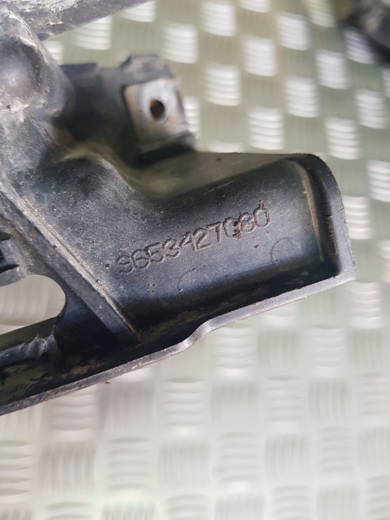 Priekšējā spārna un bufera stiprinājums priekš PEUGEOT 407 2005 3 Priekšējā spārna un bufera stiprinājums priekš PEUGEOT 407 2005