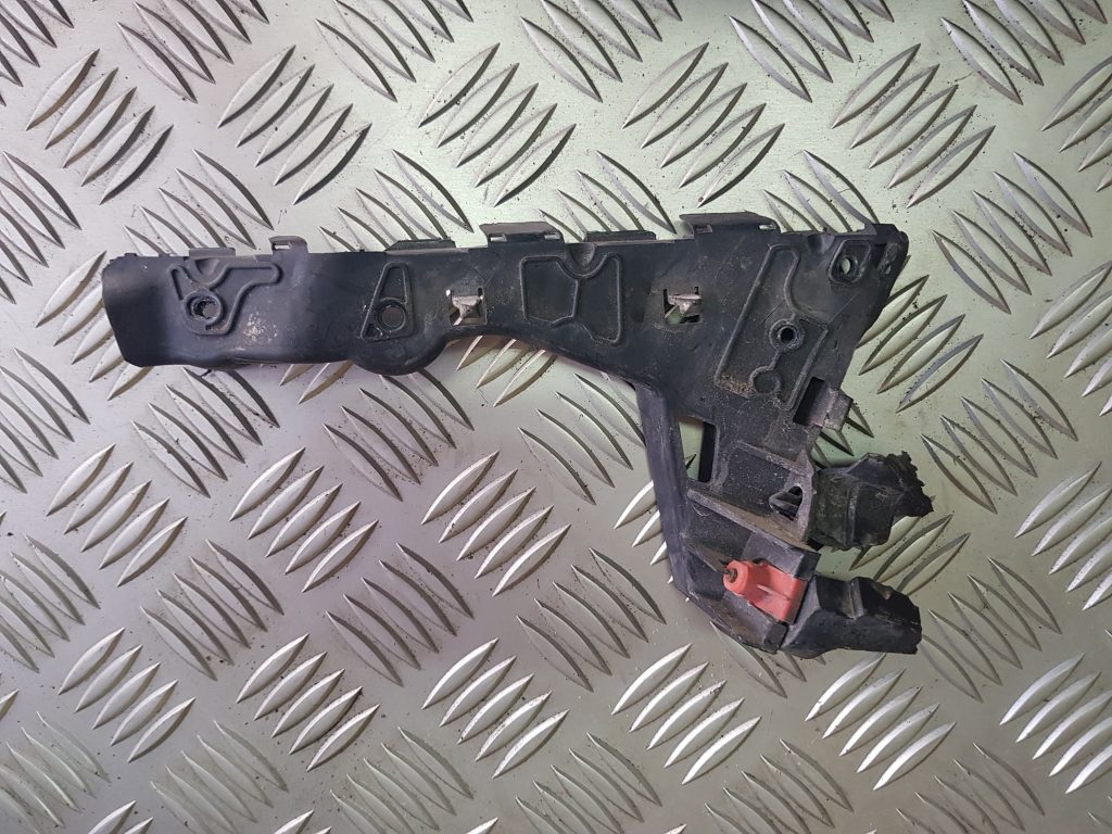 Priekšējā spārna un bufera stiprinājums priekš OPEL ASTRA H STATION WAGON 2007 1 Priekšējā spārna un bufera stiprinājums priekš OPEL ASTRA H STATION WAGON 2007