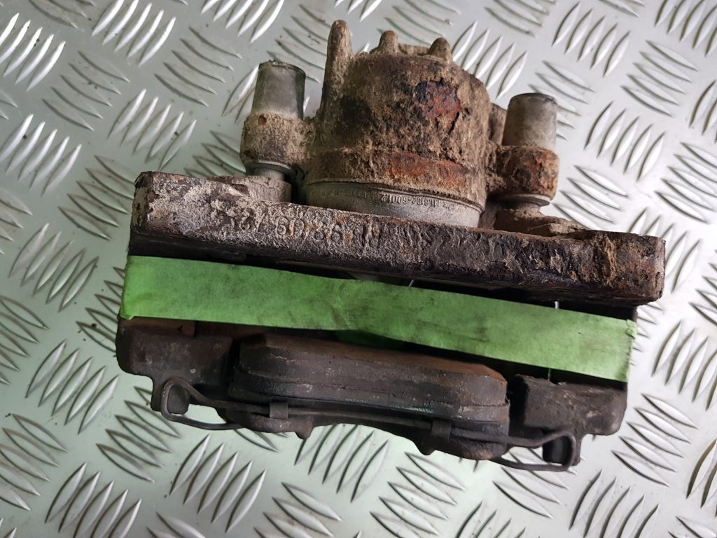 Priekšējais labais suports priekš VOLVO XC70 2004 2 Priekšējais labais suports priekš VOLVO XC70 2004