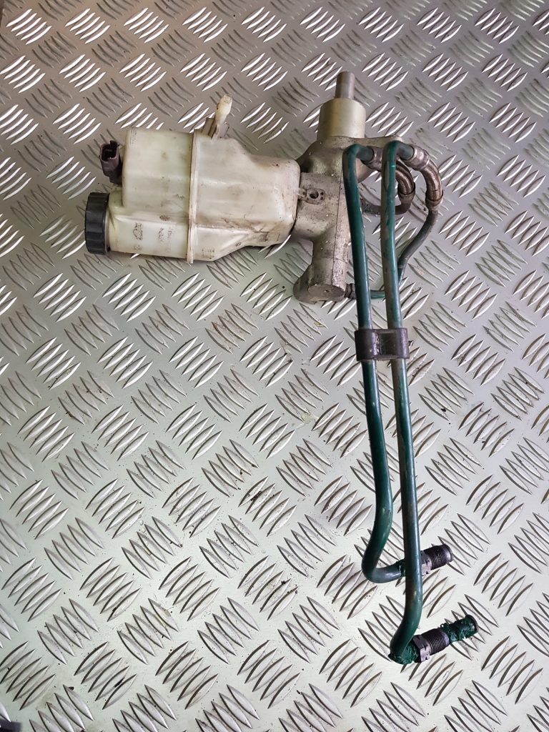 Bremžu pastiprinātāja galvenais cilindrs priekš PEUGEOT 407 2004 1 Bremžu pastiprinātāja galvenais cilindrs priekš PEUGEOT 407 2004