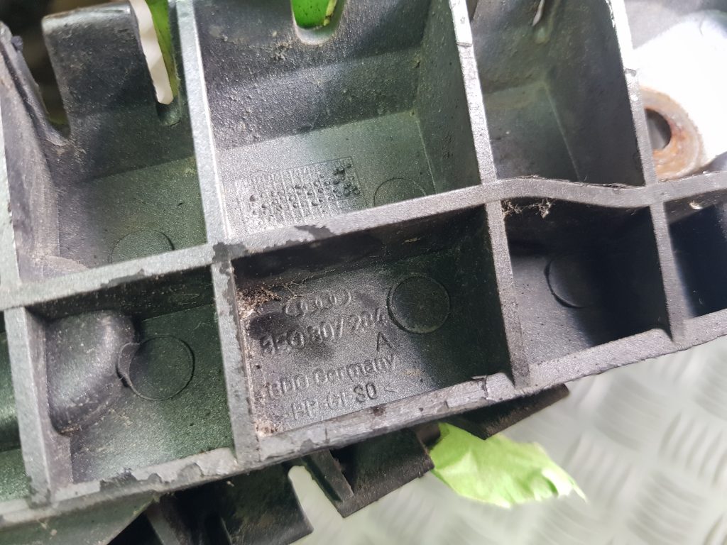 Priekšējā spārna un bufera stiprinājums priekš AUDI A4 AVANT 2004 2 Priekšējā spārna un bufera stiprinājums priekš AUDI A4 AVANT 2004